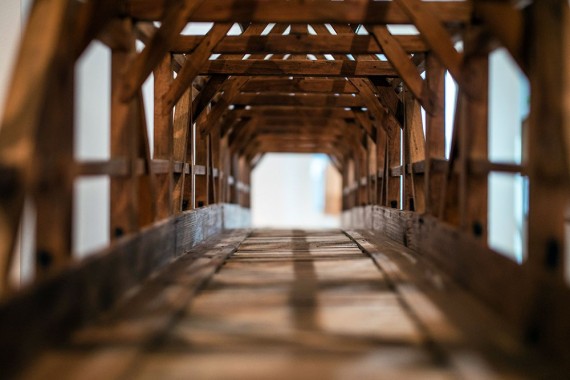 Brückenmodell aus Holz