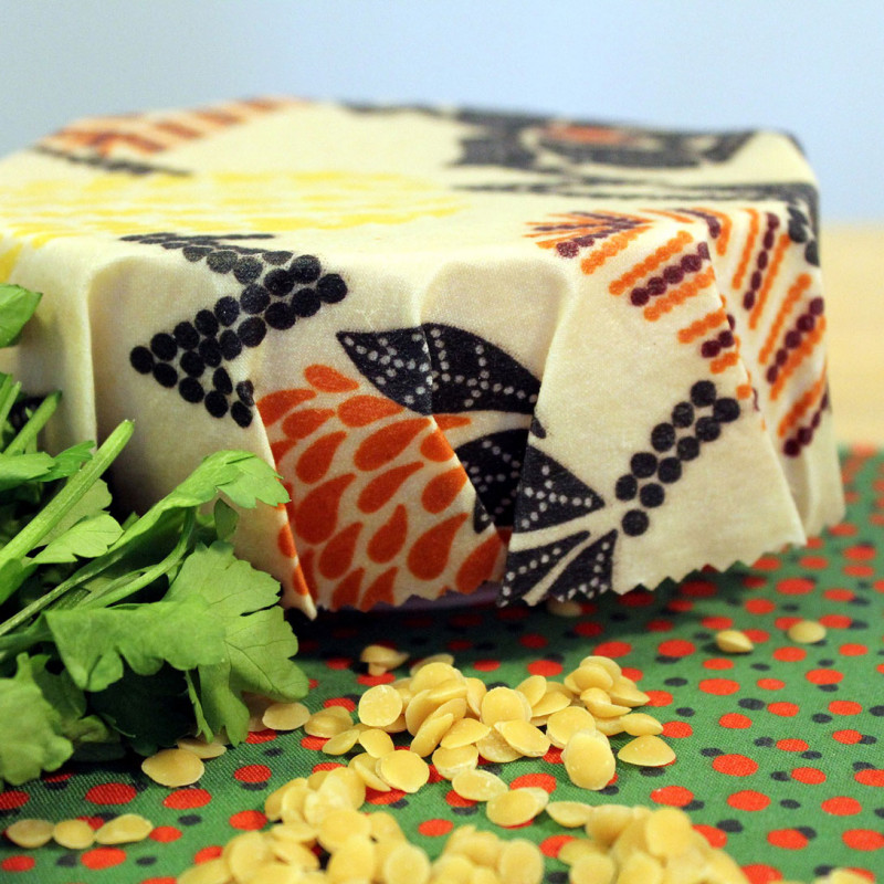 Sch&uuml;ssel mit Bienenwachstuch, Petersilie, Wachsdrops