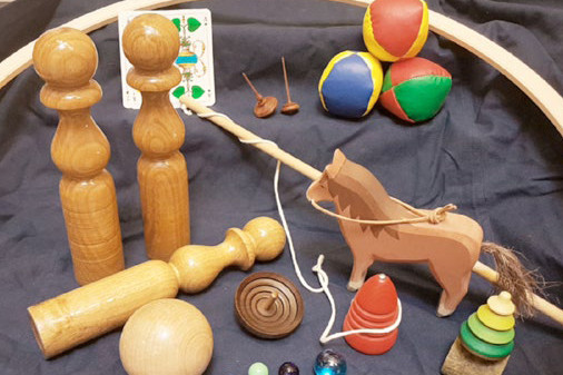 Holzspielzeug, Murmeln, Spielkarte