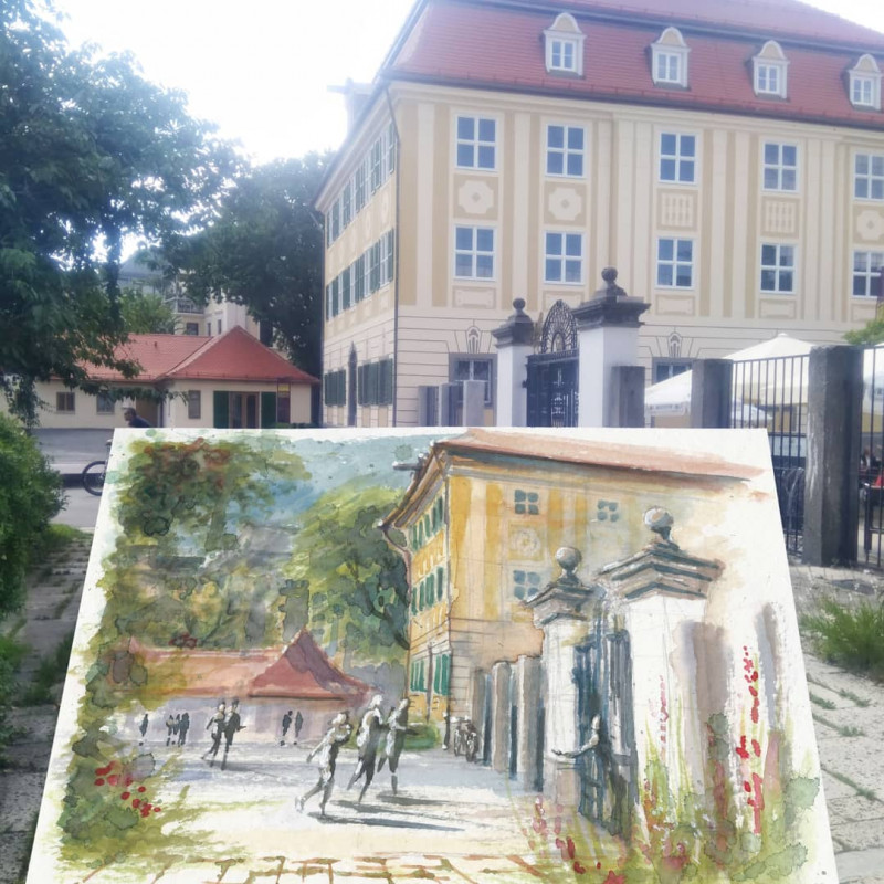 aufgeschlagenes Zeichenbuch, das die Zeichnung eines Brunnens und von Markstst&auml;nden zeigt