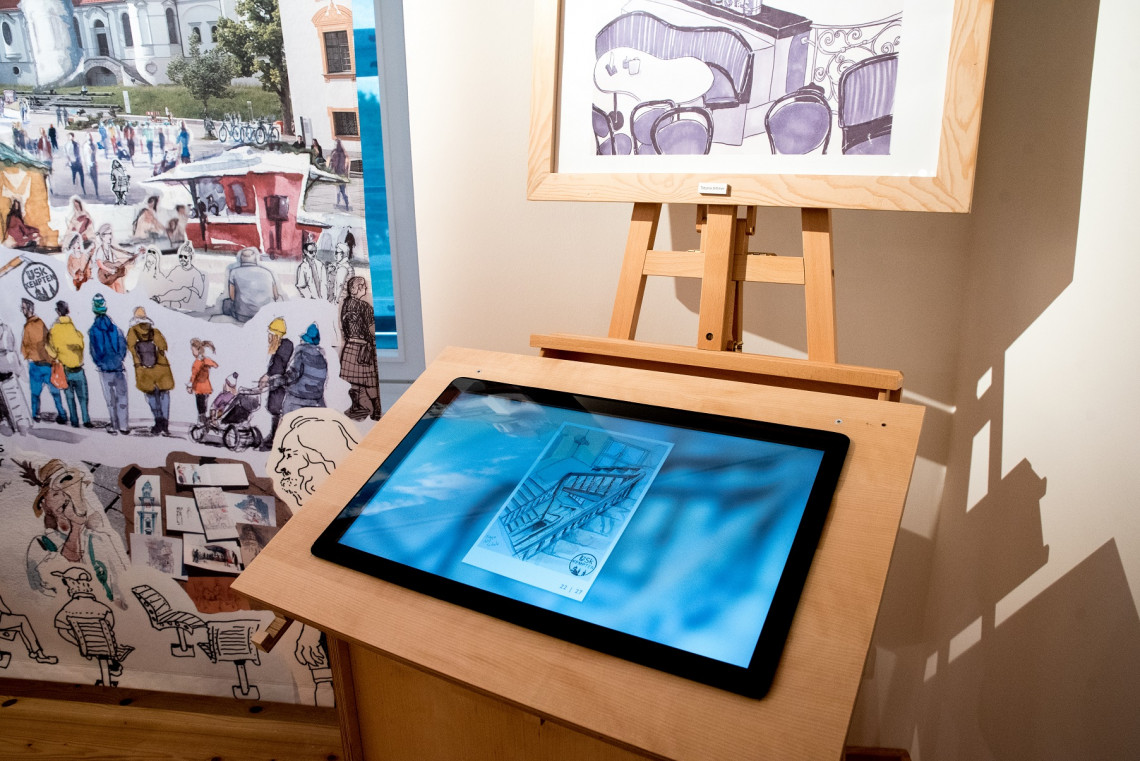 Stellwand mit Skizze und Tablet