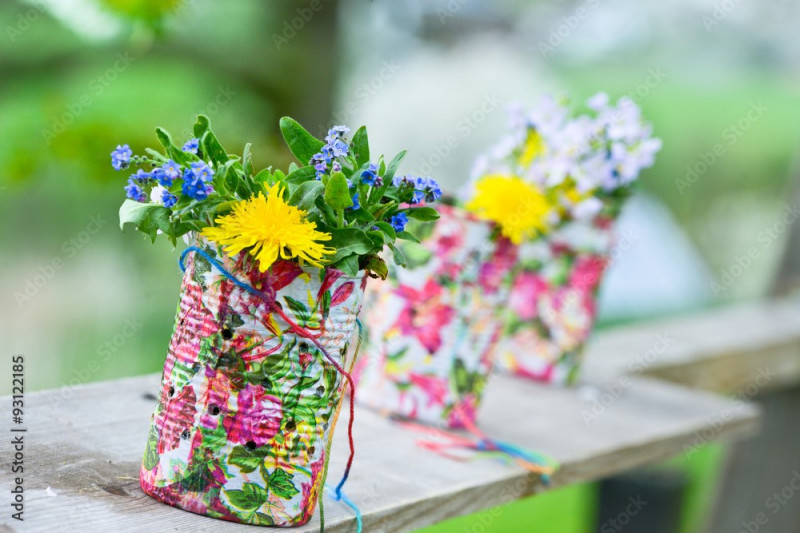 bemalte Dose mit Wiesenblumen