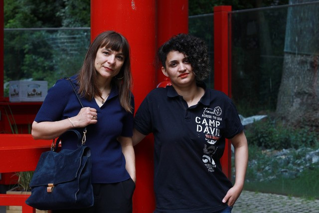 Foto der beiden Autorinnen Mazda Mehrgan und Uljana Wolf